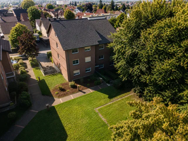 Luftaufnahme des Objekts Hohenloher Weg 14-18, Detmold (nachbearbeitete Objektaufnahme)